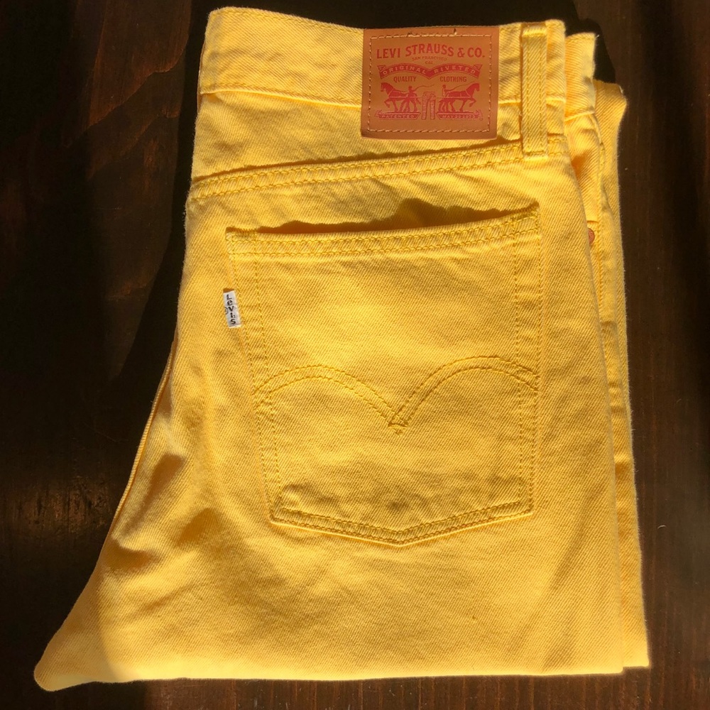 Women’s Levis Premium yellow Wedgie fit jeans